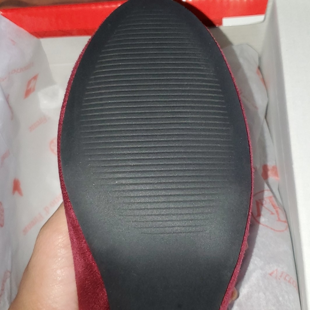 Shoes - Picture 8 of 10